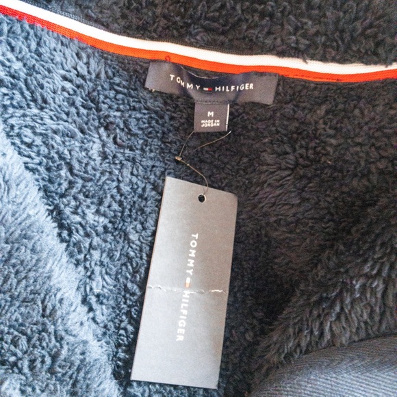 Tommy Hilfiger Sherpa 1/4 Pullover NWT - Picture 3 of 6